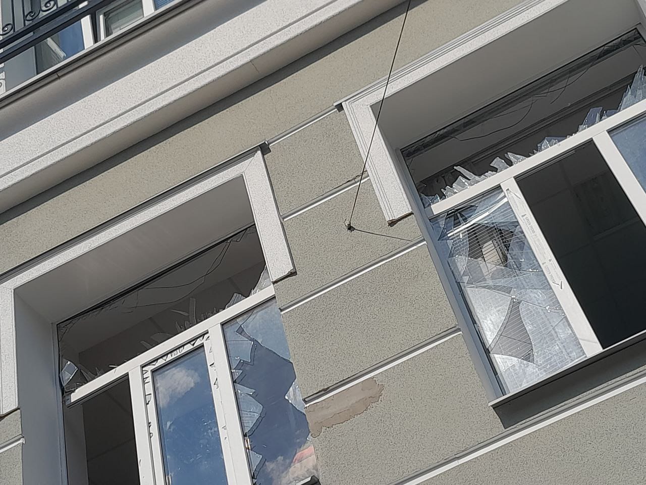 U-LEAD та Фонд "Сміливі відновлювати" відновили вікна у чернігівській школі №3