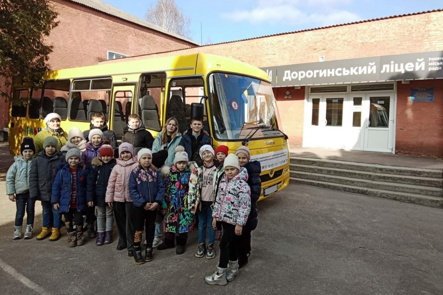 U-LEAD provided Ukrainian municipalities with school buses