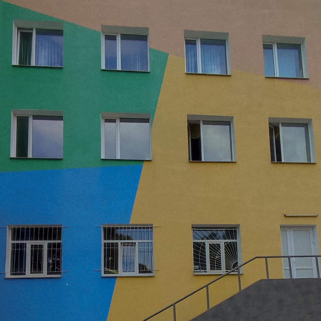 U-LEAD and the "Brave to Rebuild" Foundation restored the windows in Chernihiv School No. 3