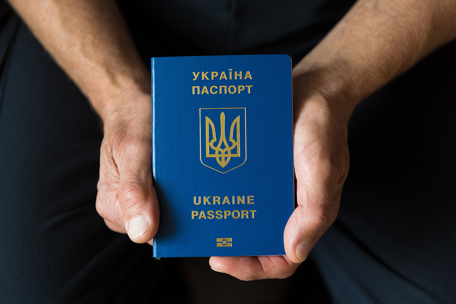 How to deal if a local government employee stayed in the temporarily occupied territory and was forced to obtain a Russian passport?